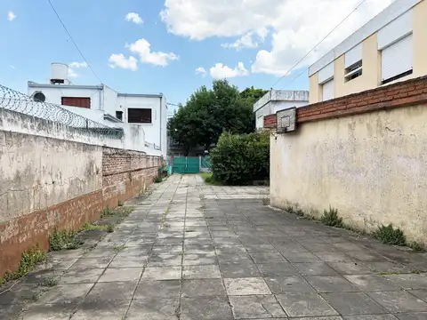 Casa 8 ambientes con 1 baño