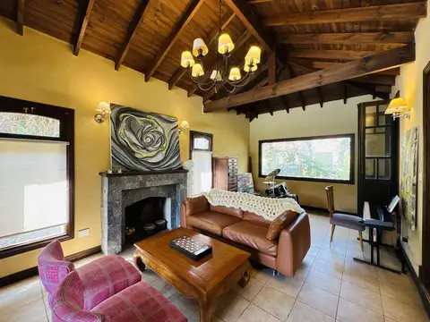 Casa 5 ambientes con 2 baños