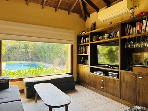 Casa en Alquiler con 2 cocheras