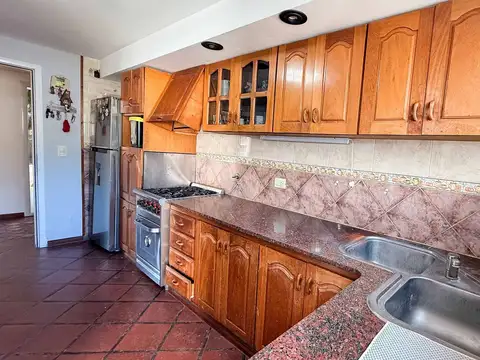 Casa 5 ambientes con 2 baños