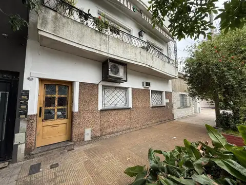 VENTA PH 3 AMB. C/PATIO PARQUE AVELLANEDA SIN EXP