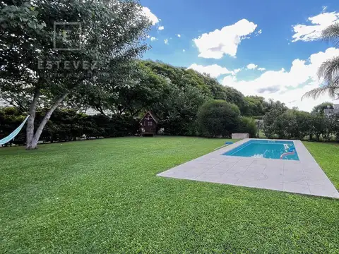 Casa 6 ambientes con 2 baños