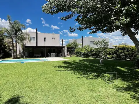 Casa en venta, 3 dormitorios, dependencia, pileta, Barrio Cerrado, Escobar