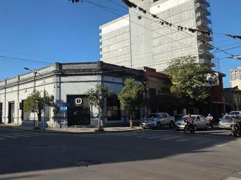 Local en San Martin al 1000, Esquina Jose Colombres, SM de Tucumán