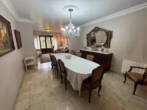 Casa en Venta con 2 cocheras