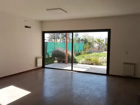 Casa en Alquiler de 4 dormitorios