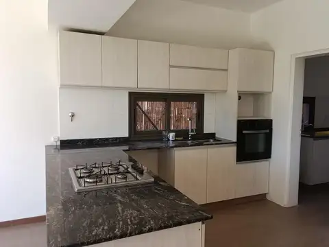 Casa en Alquiler en Luján de Cuyo, USD 1.800