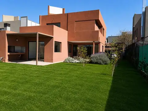 Espectacular casa en alquiler en el barrio palmares valley