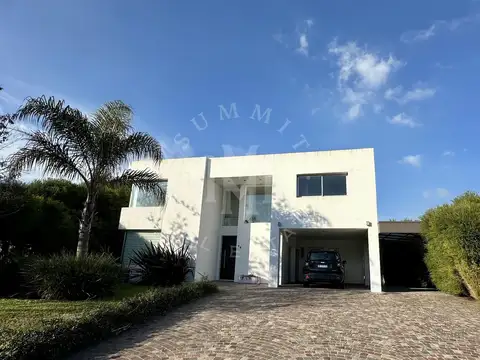 Exclusiva Casa en Fincas de Hudson II