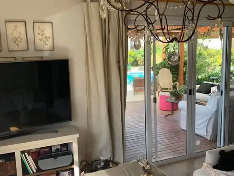 Casa en Venta con 4 cocheras