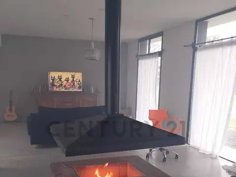 Casa 5 ambientes con 3 baños