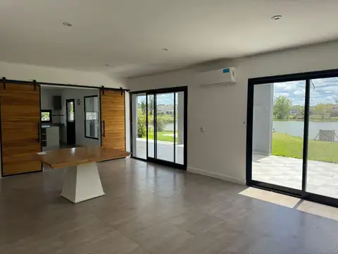 Casa 6 ambientes con 3 baños