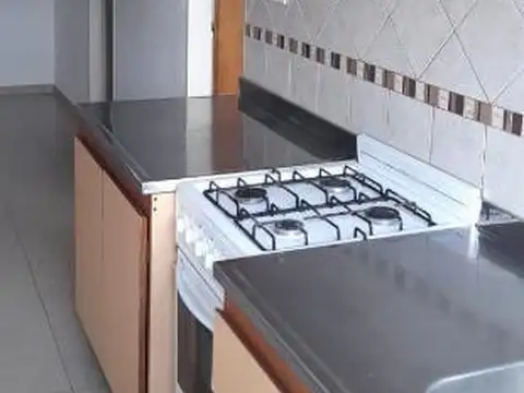 Departamento en Alquiler en Ezpeleta Este, $ 600.000