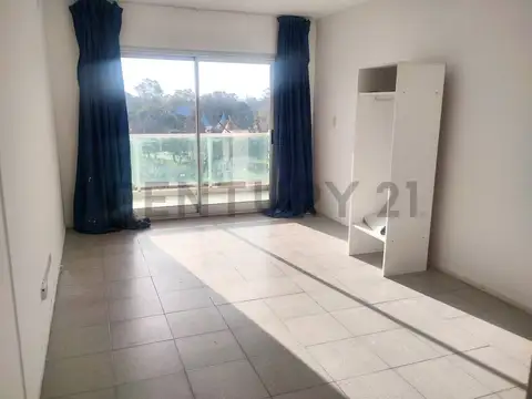 Alberto Demiddi 4300, Piso 5