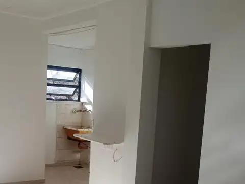 Departamento en Alquiler en Isidro Casanova, $ 450.000