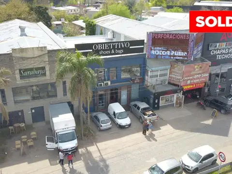 Edificio/ galería  Comercial, 2 plantas, ideal emprendimiento gastronómico. Excelente construcción