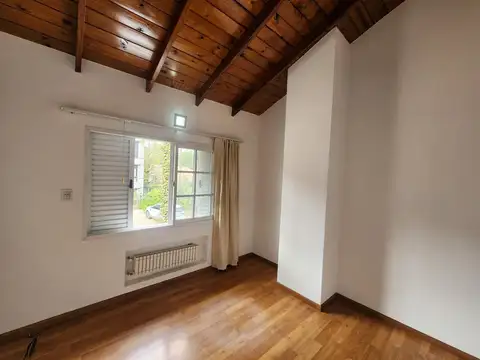 Casa 9 ambientes con 3 baños