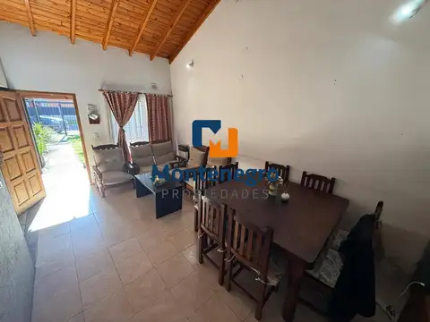 Casa 4 ambientes con 2 baños