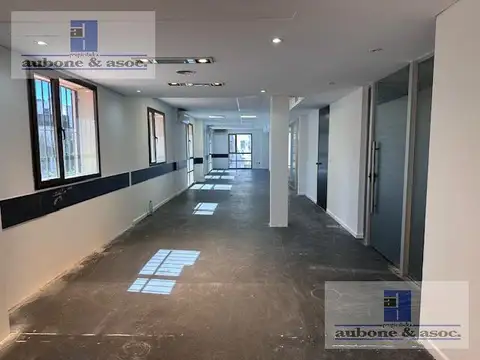 Oficina en Alquiler con 1 cochera