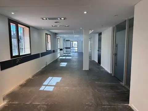 Oficina en Alquiler con 1 cochera