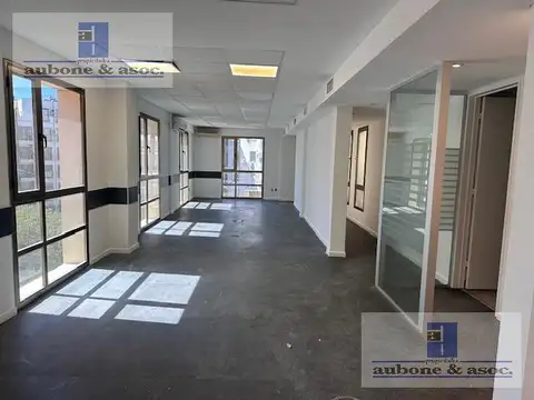 Oficina de categoría con excelente luz natural - Excelente zona entre Recoleta y Retiro