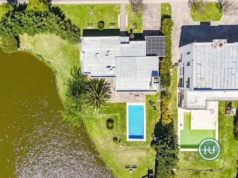 Casa 5 ambientes con 4 baños