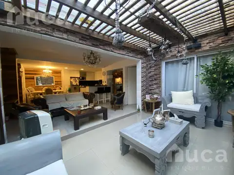 Depto Tipo Casa en Venta de 5 ambientes