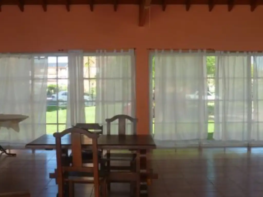 Áreas comunes piscina en Barrio Cerrado Lomas de Quilmes