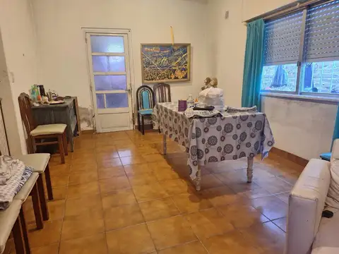 Casa en venta 3 ambientes, San miguel, con parque.