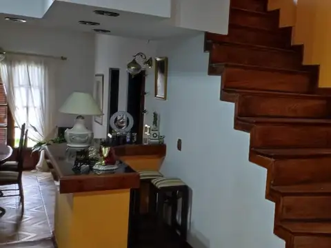 Casa en Venta con 4 cocheras