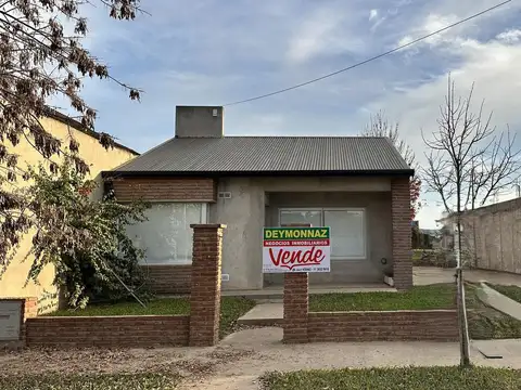 Casa con amplio lote en Supremo Entrerriano 1641