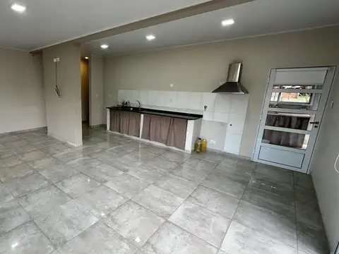 Casa 2 ambientes con 1 baño