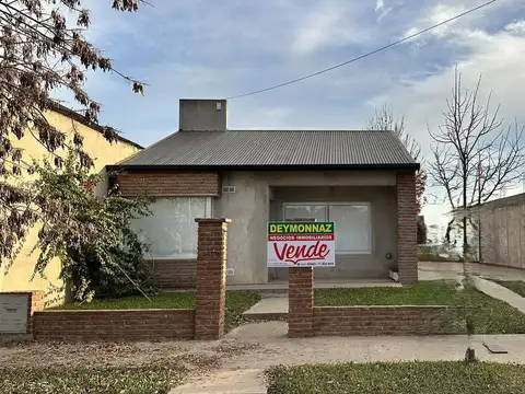 Casa con Amplio Lote en Supremo Entrerriano al 1600