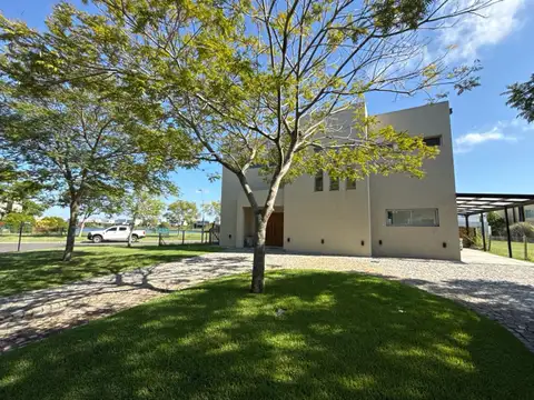 Casa en venta - Puertos del Lago - Barrio Vistas, 3 dormitorios muy buena calidad. RETASADA!!