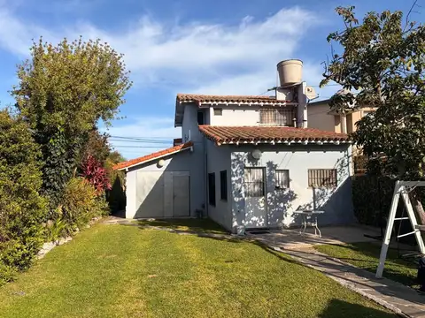 Casa 3 ambientes con 2 baños