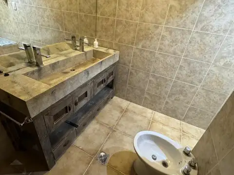 CASA EN PLANTA BAJA EN RAMOS MEJIA. ALQUILER