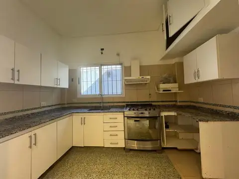 Casa 4 ambientes con 3 baños
