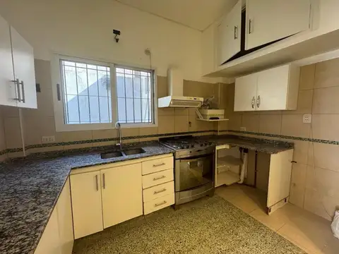 Casa en Alquiler con 1 cochera