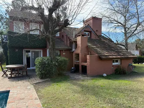 Casa 5 ambientes con 3 baños