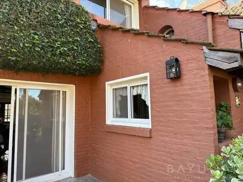 Casa en Venta con 3 cocheras