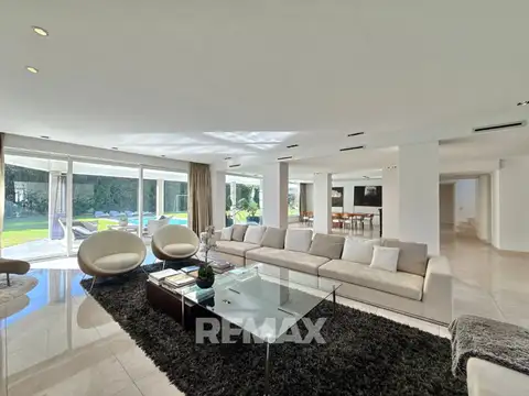 Casa 7 ambientes con 6 baños