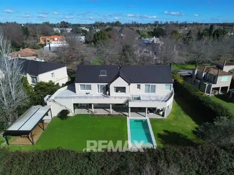 Venta Casa Ayres de Pilar 5 dorm- 1500m2 parque
