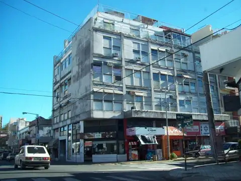 OFICINA EN VENTA ¡PLENO CENTRO DE VILLA BALLESTER! 