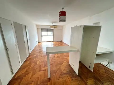 AMPLIO DEPARTAMENTO MONOAMBIENTE - SUPER LUMINOSO ! 