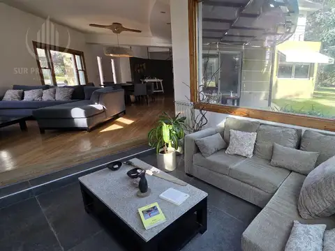 Casa 7 ambientes con 4 baños