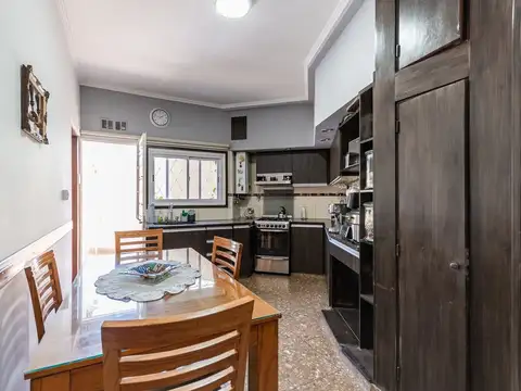Casa en venta con cochera en Villa lugano