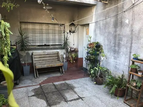 Casa 8 ambientes con 4 baños