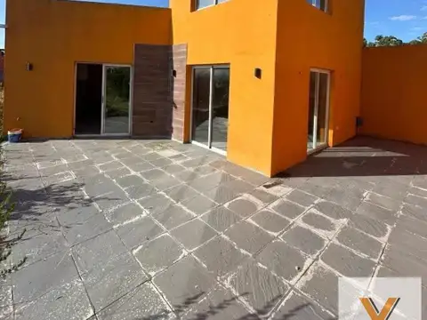 Casa en venta - 2 Dormitorios 1 Baño - 405Mts2 - La Caleta