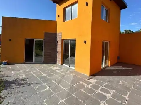 Casa en venta - 2 Dormitorios 1 Baño - 405Mts2 - La Caleta