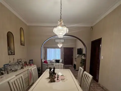 Casa en Venta con 7 cocheras